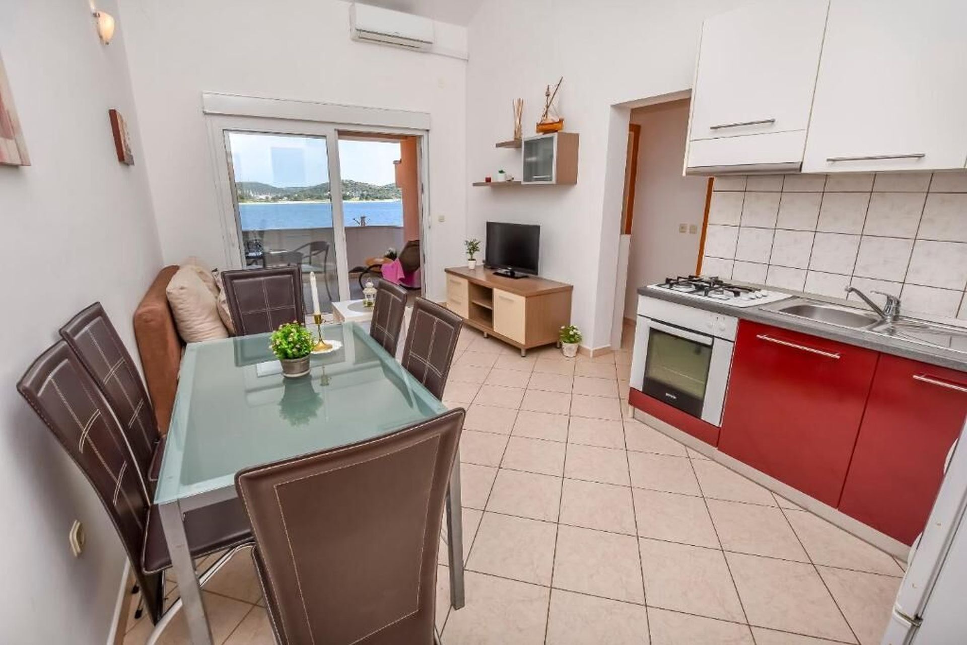 Apartment (A1) | Private kitchen | Fridge, oven, stovetop, espresso maker