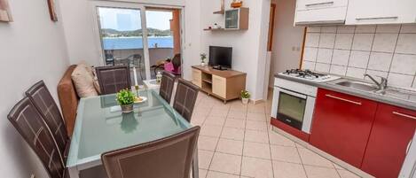 Apartment (A1) | Private kitchen | Fridge, oven, stovetop, espresso maker