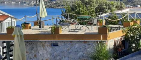 تناول الطعام بالخارج