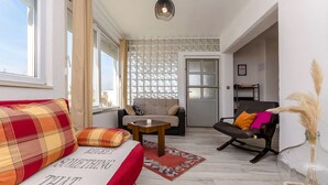 A modern living room with a sofa, coffee table, and chairs. - Apartment Mezaroca (Razanj)