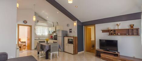Apartment (A2) | Living room | TV