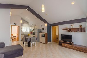 Apartment (A2) | Living room | TV - Apartments Grgo (Vodice)