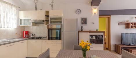 Apartment (A2) | Private kitchen