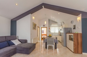 Apartment (A2) | Living room | TV