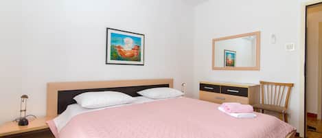 Free WiFi, bed sheets