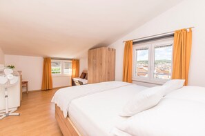 Free WiFi, bed sheets - Apartments Blazica (Vodice)