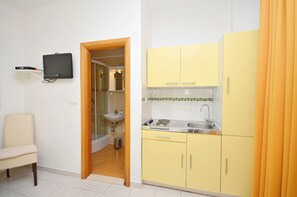 Private kitchen | Fridge, stovetop, espresso maker, coffee/tea maker