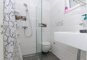 Apartemen (A3) | Kamar mandi