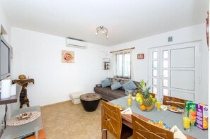 Apartemen (A3) | Tempat makan