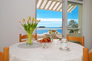 Apartment (A2) | Dining