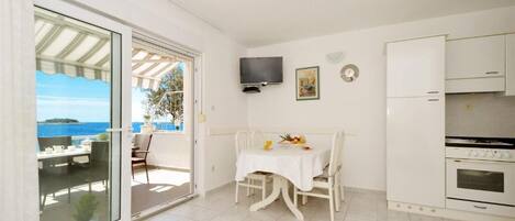 Apartment (A1) | Dining