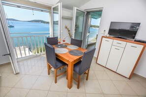 Apartment (A3) | Dining