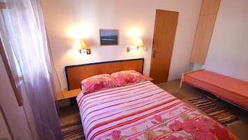 Apartment (A2) | 3 bedrooms, desk, free WiFi, bed sheets