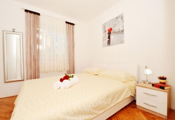 Apartment (A1) | Iron/ironing board, free WiFi, bed sheets - Apartments Nina (Rogoznica)