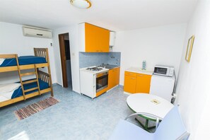 Private kitchen - Apartments Milena (Razanac)