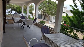 House | Terrace/patio