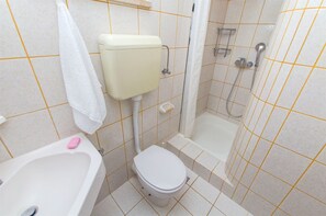 Salle de bain | Douche, séchoir à cheveux