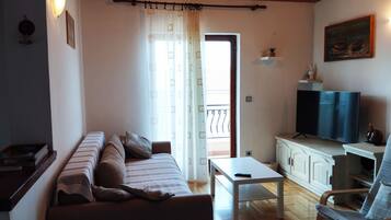 Appartement (A1) | Salle de séjour | Télévision, lecteur de DVD