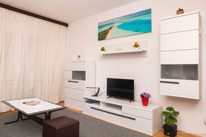 Apartment (A1) | Living room | TV