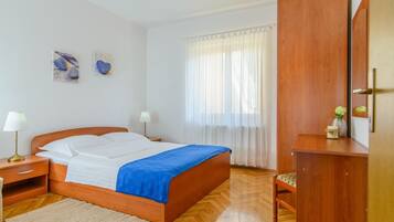 Desk, iron/ironing board, free WiFi, bed sheets