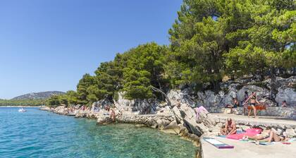 Apartments Mila Family With Pool