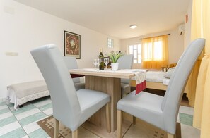 Studio (A3) | Private kitchen | Oven, stovetop, electric kettle, cookware/dishes/utensils - Apartments Mila Family With Pool (Tribunj)