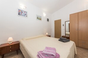Iron/ironing board, free WiFi