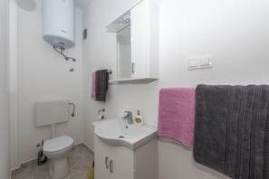 Iron/ironing board, free WiFi - Bungalow Small House (Novalja)