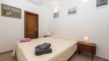 Iron/ironing board, free WiFi