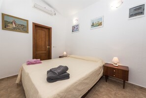 Iron/ironing board, free WiFi - Bungalow Small House (Novalja)