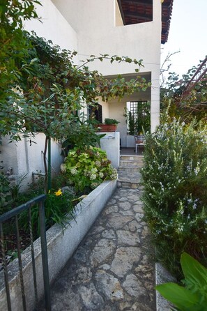 Apartment (A1) | Courtyard