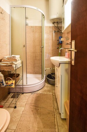 Apartment (A6) | Badezimmer