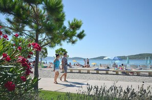 Beach nearby - Apartments Nada Seaview (Vodice)