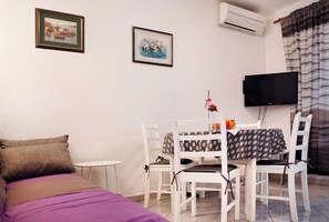 Apartment (A1) | Dining