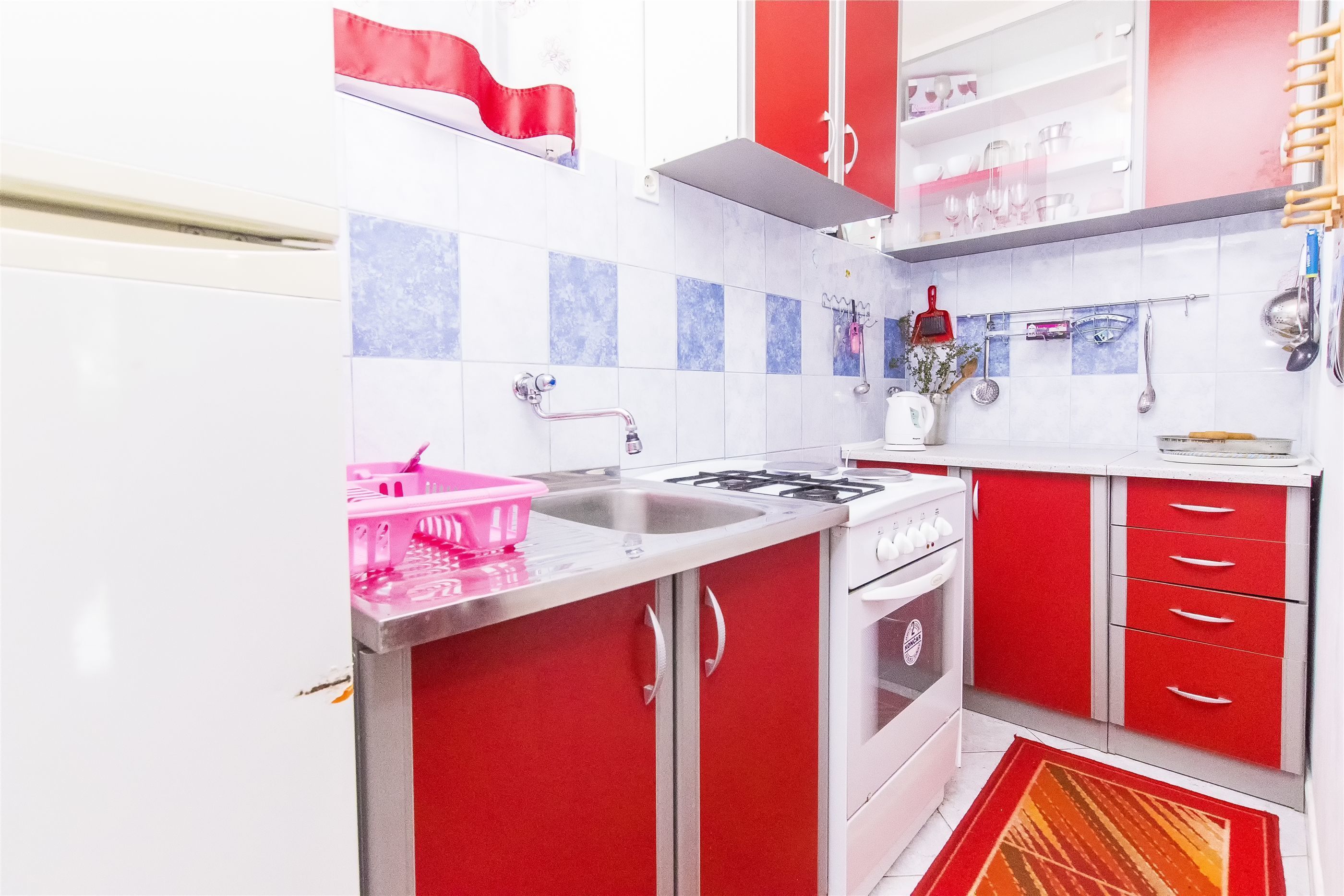 Eget kjøkken | Kjøleskap, ovn, kokeplater og espressomaskin