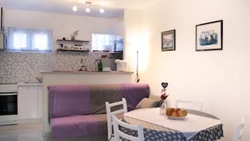 Apartment (A1) | Dining