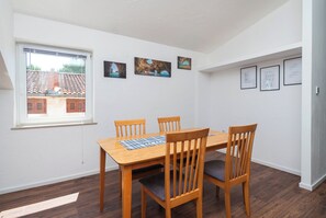 Apartment (A4) | Dining