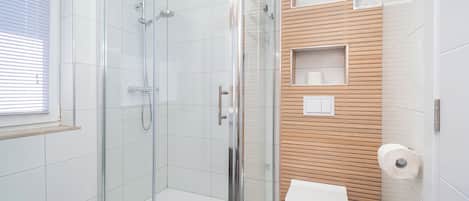 Appartement (A4) | Salle de bain | Articles de toilette (gratuits), séchoir à cheveux