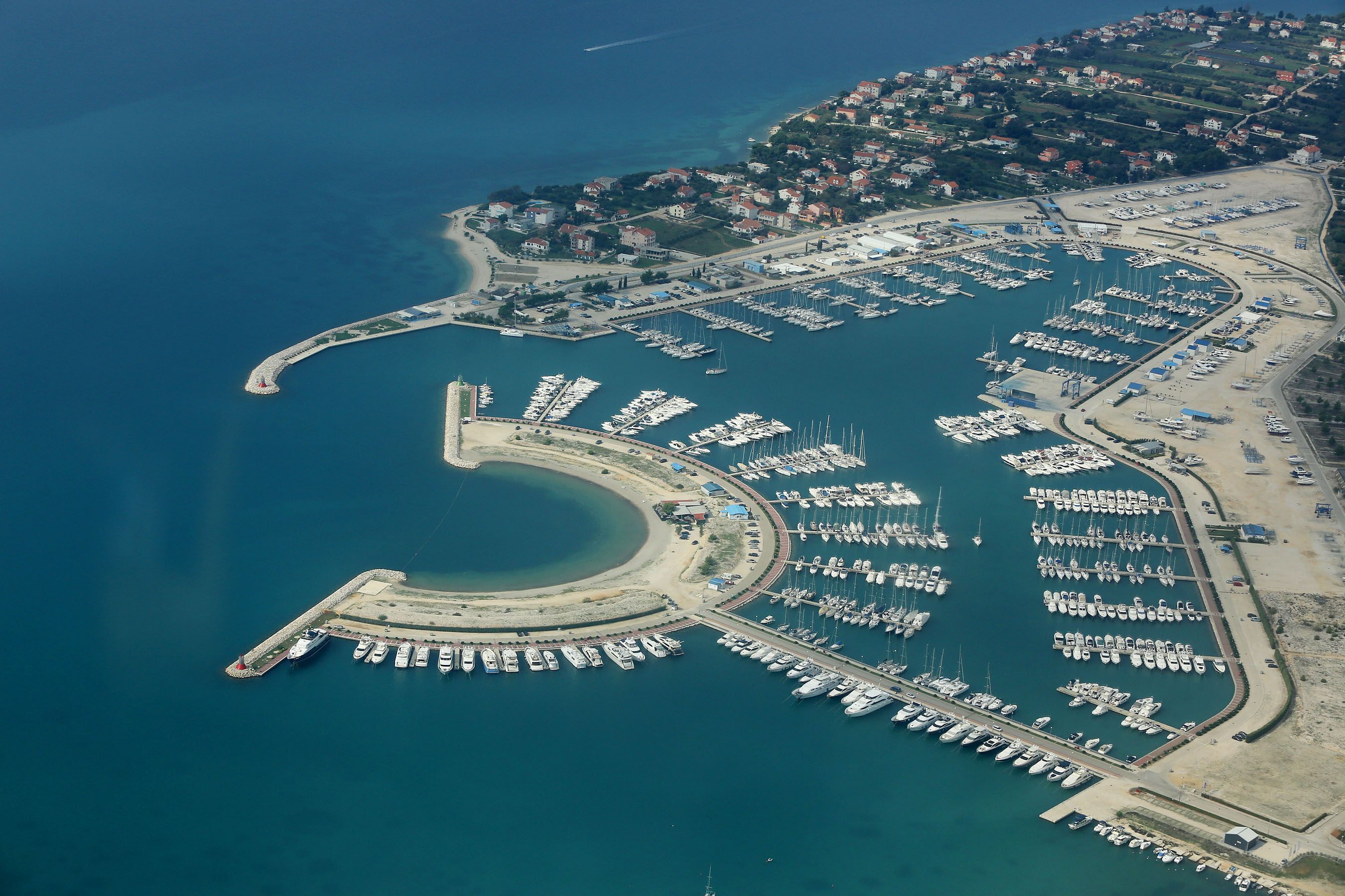 المنشأة من الخارج