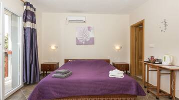 In-room safe, WiFi (free)