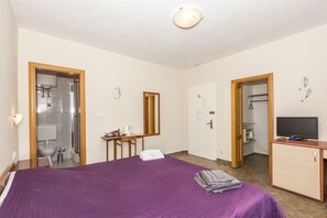 In-room safe, free WiFi