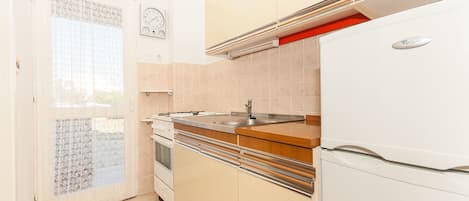 Cuisine privée | Réfrigérateur, un four, surface de cuisson, vaisselle et ustensiles