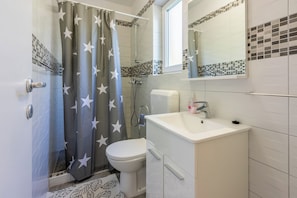 Studio (A2) | Bathroom | Shower, bidet