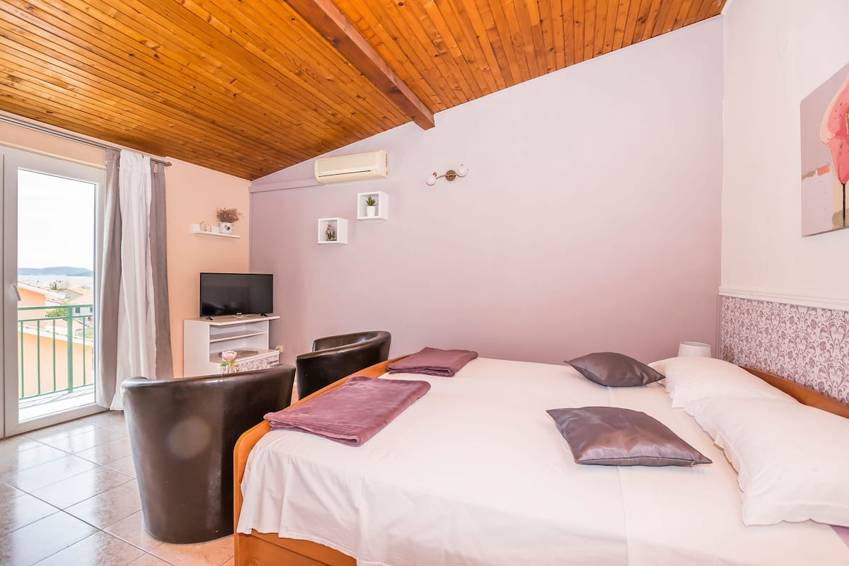 Studio (A1) | Free WiFi, bed sheets