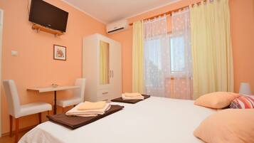 Free WiFi, bed sheets