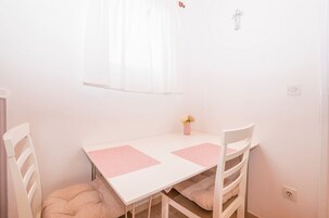 开间 (A1) | 用餐