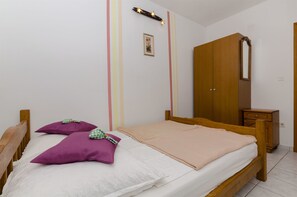 4 bedrooms, free WiFi, bed sheets
