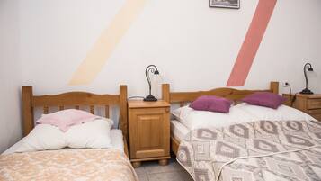 4 bedrooms, free WiFi, bed sheets