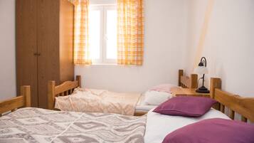 4 phòng ngủ, truy cập Internet không dây miễn phí, bộ trải giường