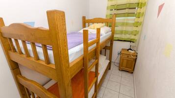 4 bedrooms, free WiFi, bed sheets